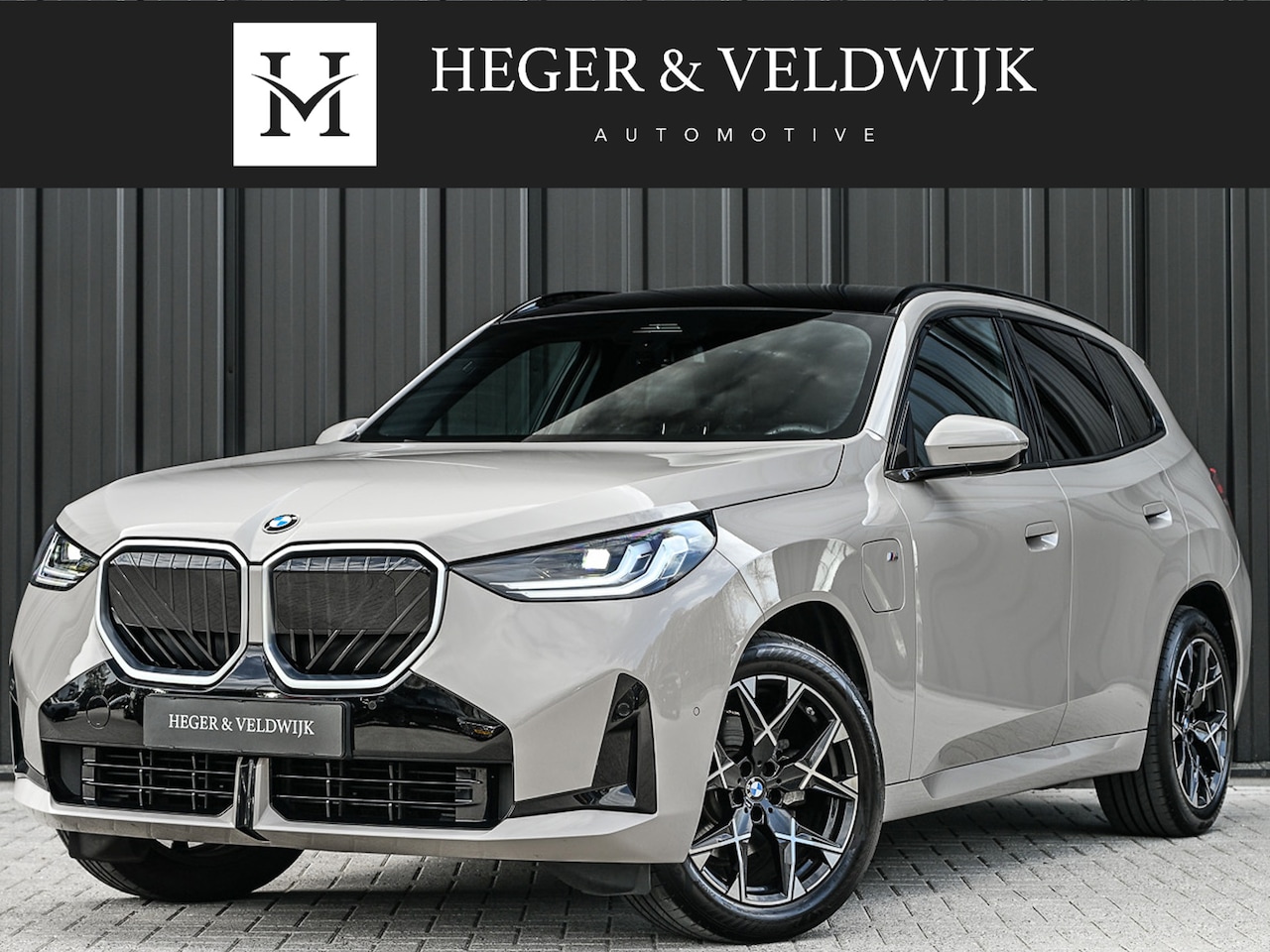 BMW X3 - 30e xDrive M-sport | Panorama dak | Head-Up | Camera | Comfort access | Ambiance interieur - AutoWereld.nl