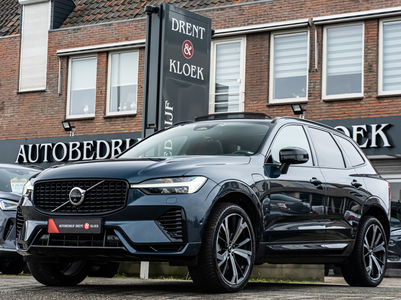 Volvo XC60 - 2.0 T6 Plug-in hybrid AWD Ultimate Dark PANO B&W 360 LUCHTVERING HUD MEMORY STOEL DIAMOND - AutoWereld.nl