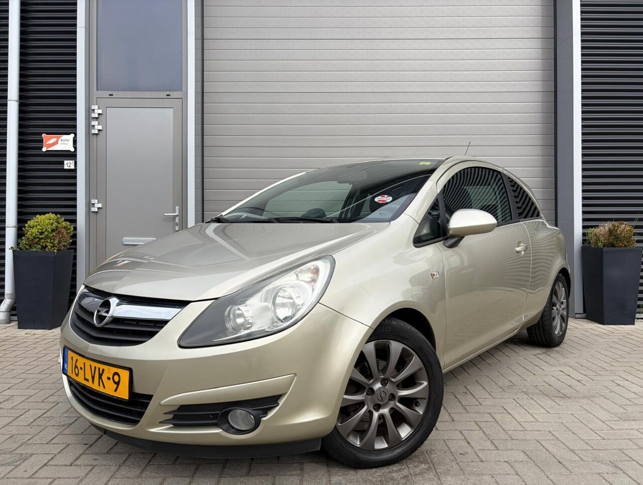 Opel Corsa - 1.2-16V '111' Edition/133.000 NAP/Cruise ctrl/Airco/Trekhaak/ - AutoWereld.nl