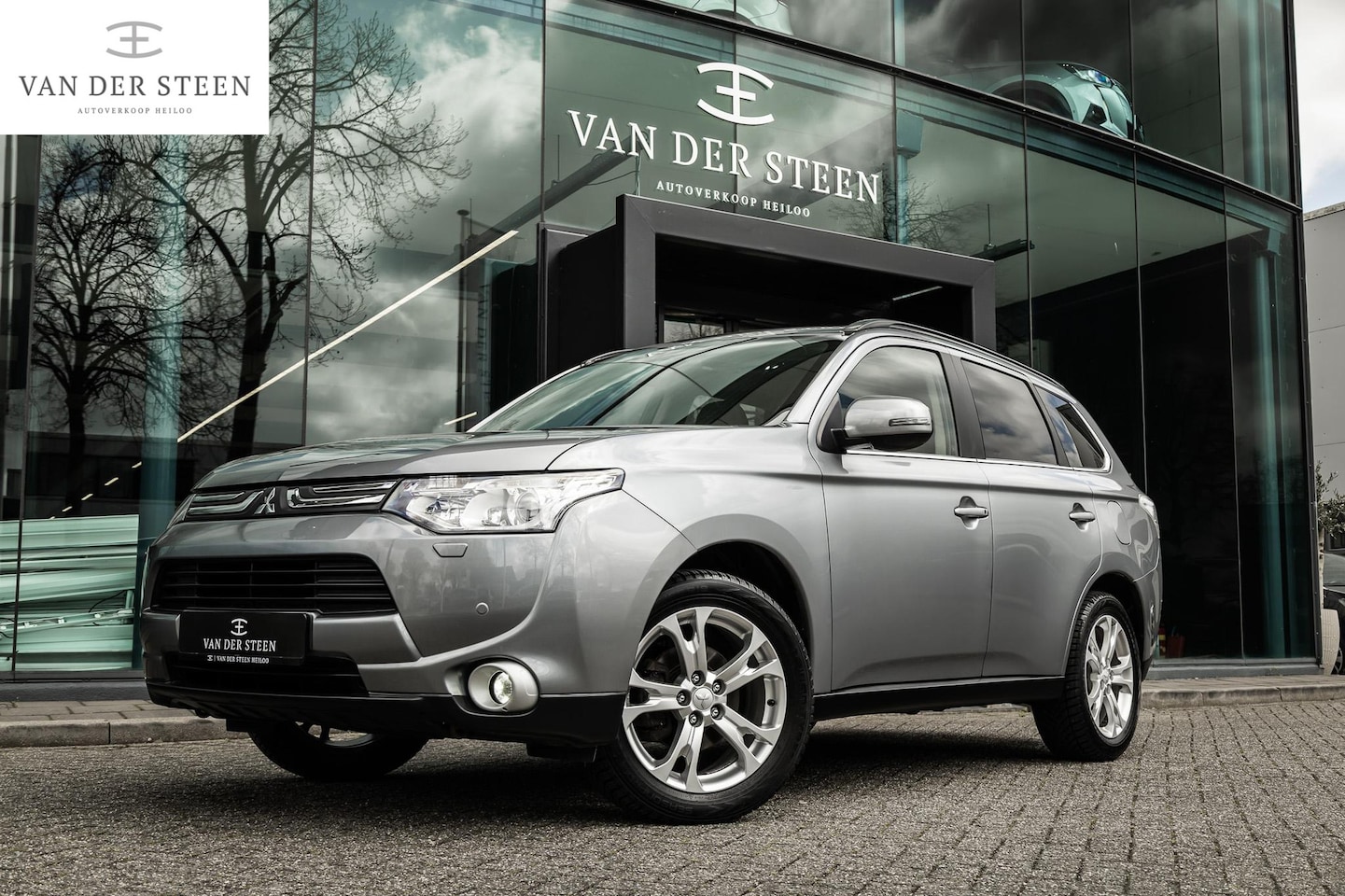 Mitsubishi Outlander - 2.0 Instyle 7 Zits | Schuifdak | Camera - AutoWereld.nl