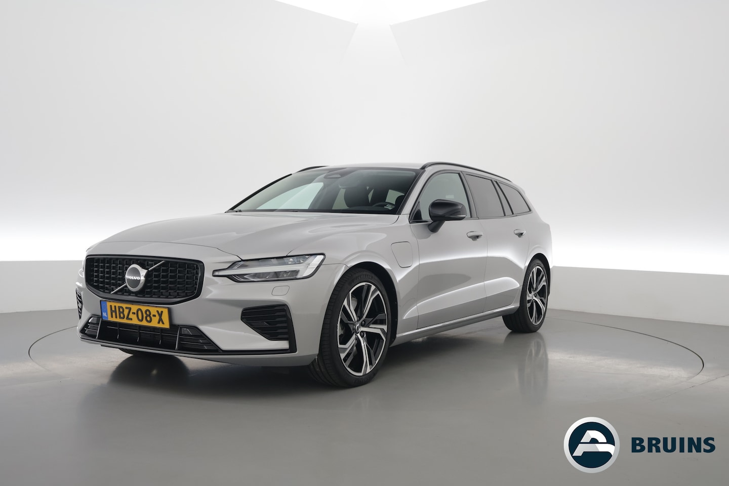 Volvo V60 - 2.0 T6 Plug-in hybrid AWD Plus Dark | ACC | Blis | H&K Audio | Stoel 4 & Stuur verwarming - AutoWereld.nl
