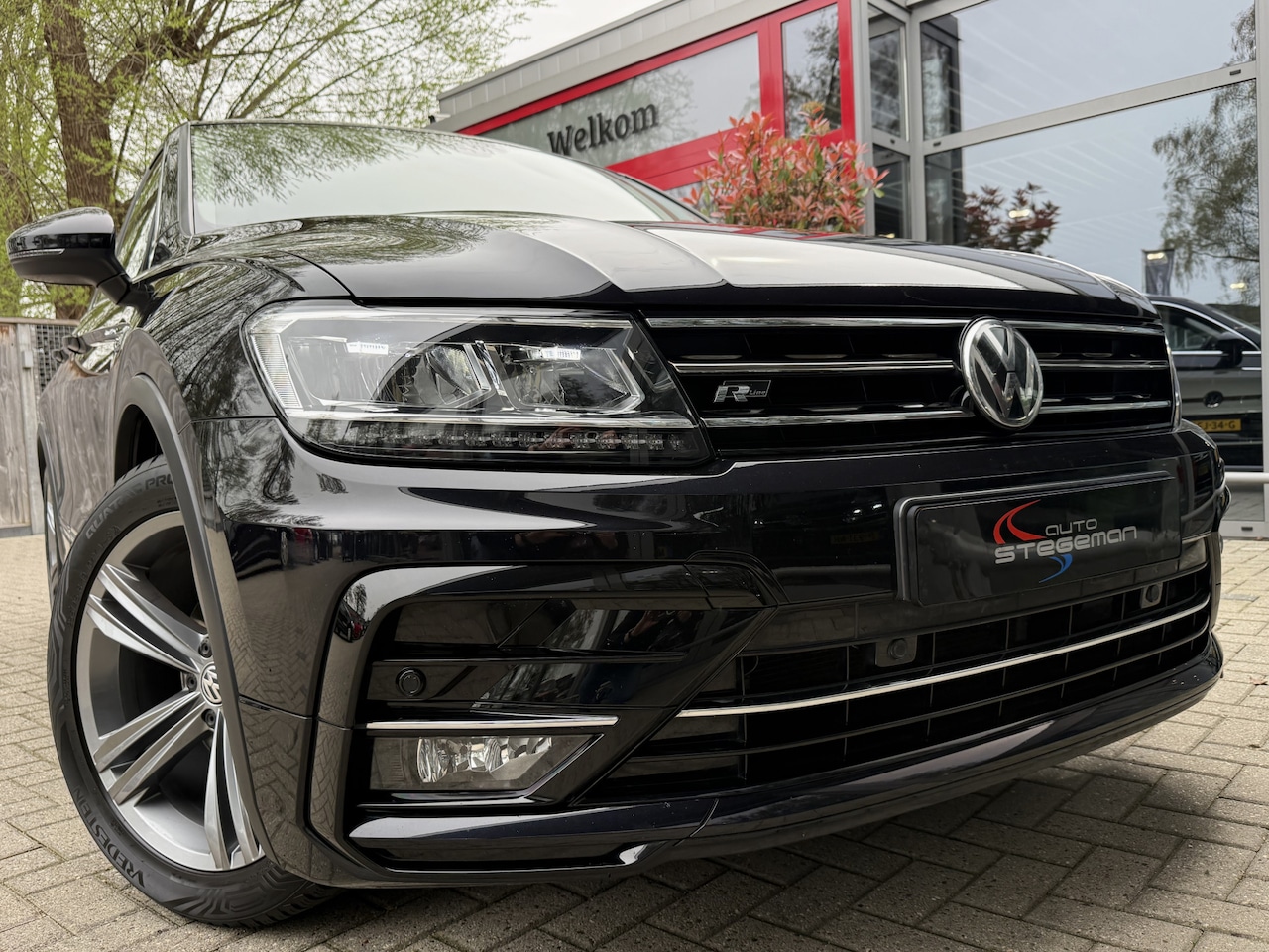 Volkswagen Tiguan - 1.4 TSI ACT 150PK AUT. *!* R-LINE *!* NAVI/ CARPLAY/ LED/ CAMERA/ MASSAGE *!* - AutoWereld.nl