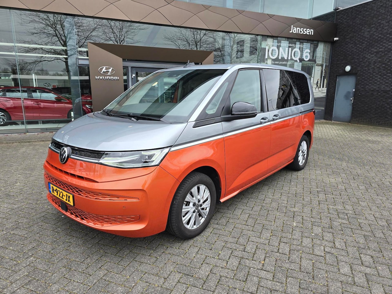 Volkswagen Multivan - 1.4 eHybrid L2H1 Style NL-auto/1e eig/trekhaak - AutoWereld.nl