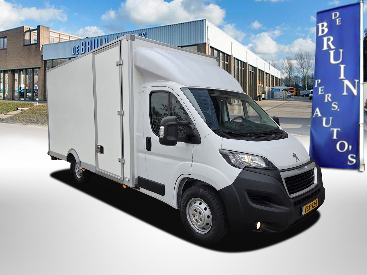 Peugeot Boxer - 2.2 BlueHDi 140 PK Lowliner Laadklep / Oprijklep Lage instap Airco Cruisecontrol - AutoWereld.nl