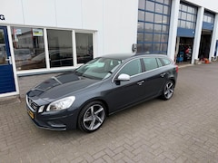 Volvo V60 - 1.6 T3 R-Design