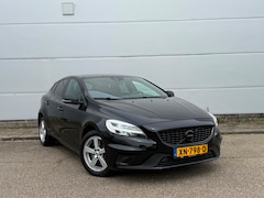 Volvo V40 - 1.5 T3 Polar+ Sport R-Design (bj 2019) AUTOMAAT|CAMERA|LEER