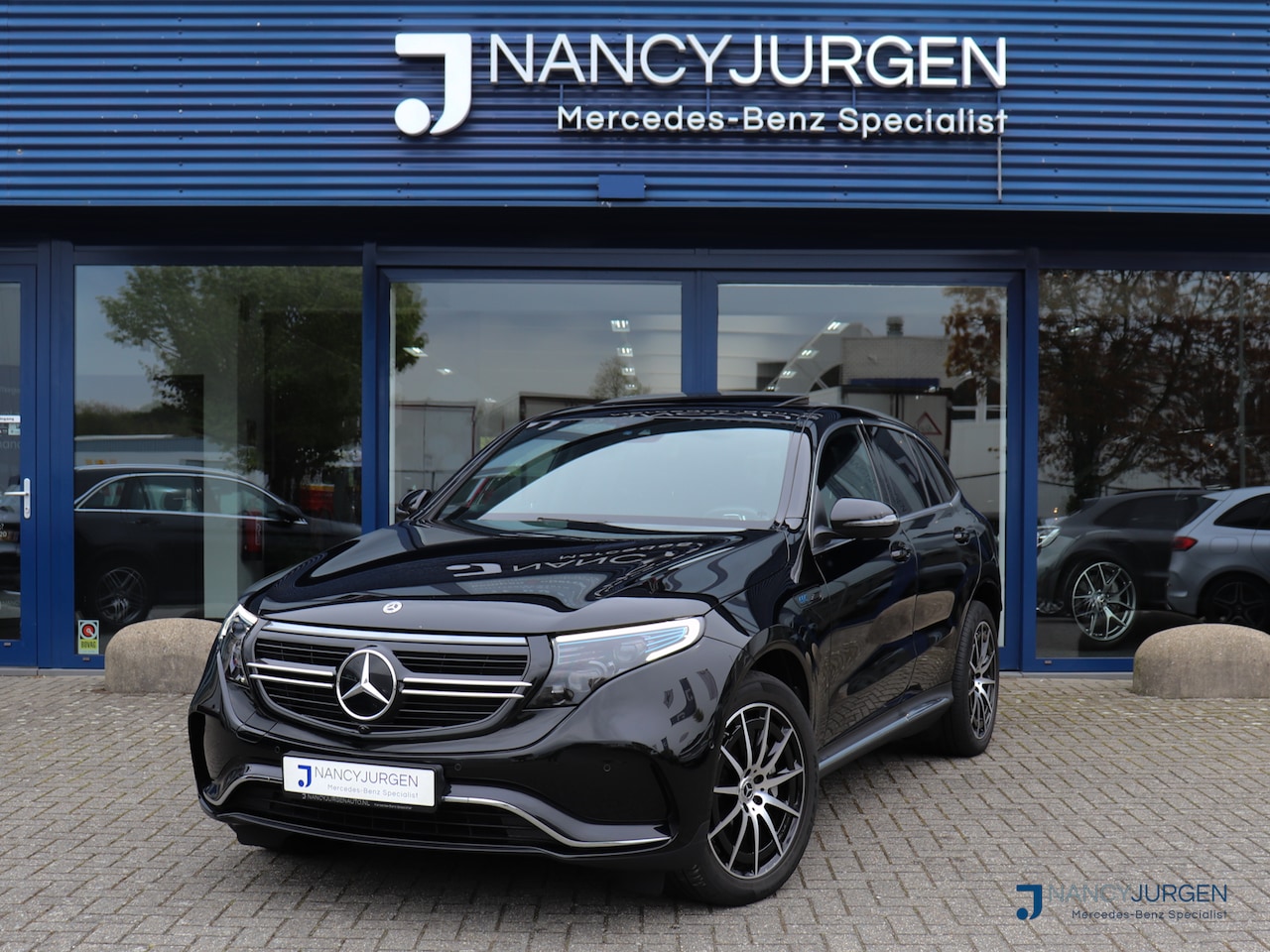 Mercedes-Benz EQC - 400 4M | AMG | 80 kWh | Pano | LED | Ambiente | 20'' LM AMG | Parkeer Pakket | Camera | WO - AutoWereld.nl