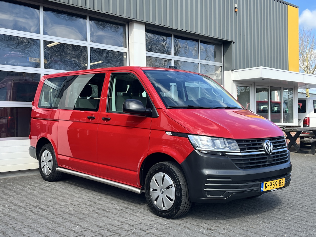 Volkswagen Transporter Kombi - 2.0 TDI L1H1 Comfortline 9-persoons Airco Cruise controle Apple carplay App conect Minibus - AutoWereld.nl