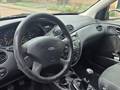 Ford Focus - 1.6-16V Ghia