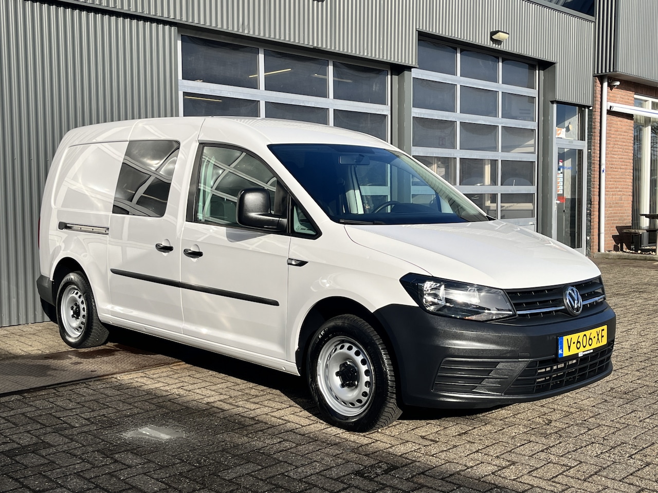Volkswagen Caddy Maxi - 2.0 TDI L2H1 Airco Schuifdeur Telefoonverbinding Apple carplay Navigatiesysteem Parkeersen - AutoWereld.nl