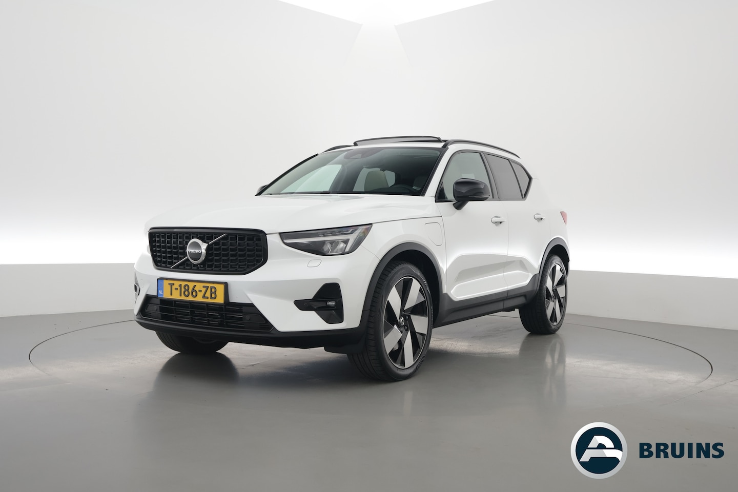 Volvo XC40 - 1.5 T4 Plug-in hybrid Ultimate Dark | Pano | H&K Audio | Memory | achteruitrijcamera | 20 - AutoWereld.nl