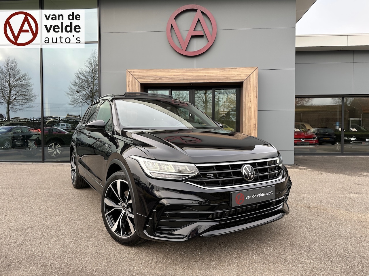 Volkswagen Tiguan - 1.5 TSI 150pk DSG R-Line | Panoramadak | 20 inch | Black Style | Camera | Virtual | Carpla - AutoWereld.nl