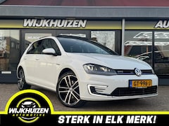 Volkswagen Golf - 1.4 TSI GTE met Panorama dak Navigatie Cruise Nette staat