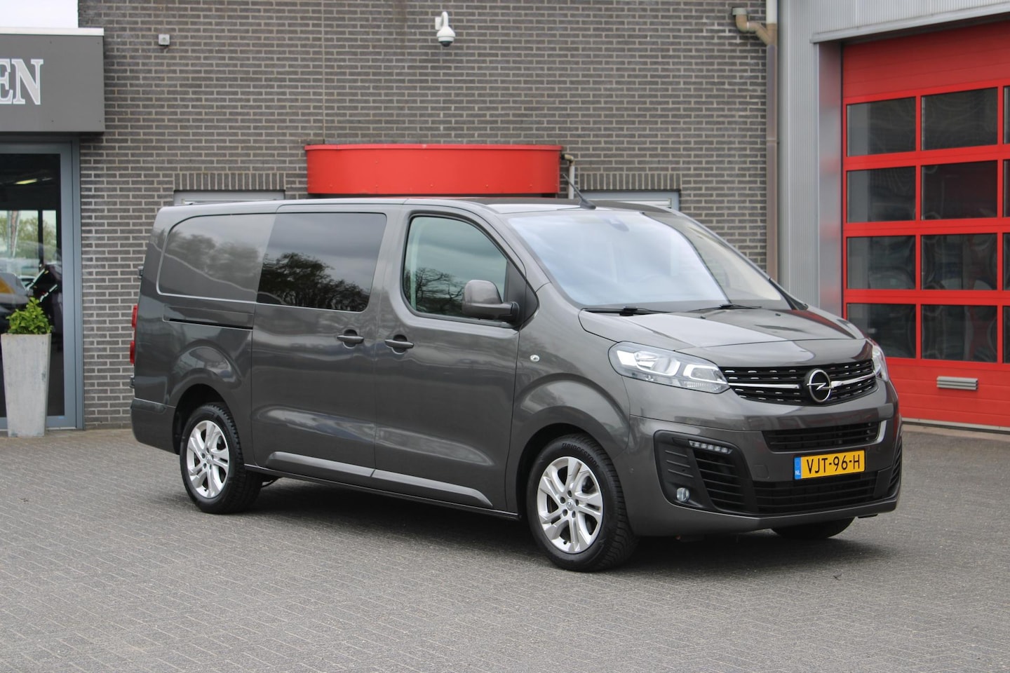 Opel Vivaro - 2.0 CDTI L3H1 DC Innovation Uniek Mooi/Trekhaak/Camera - AutoWereld.nl