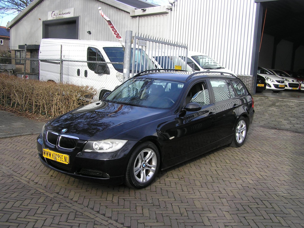 BMW 3-serie Touring - 320i airco navigatie als de motor warm is rook de iets motor maar rijd zeer goed - AutoWereld.nl