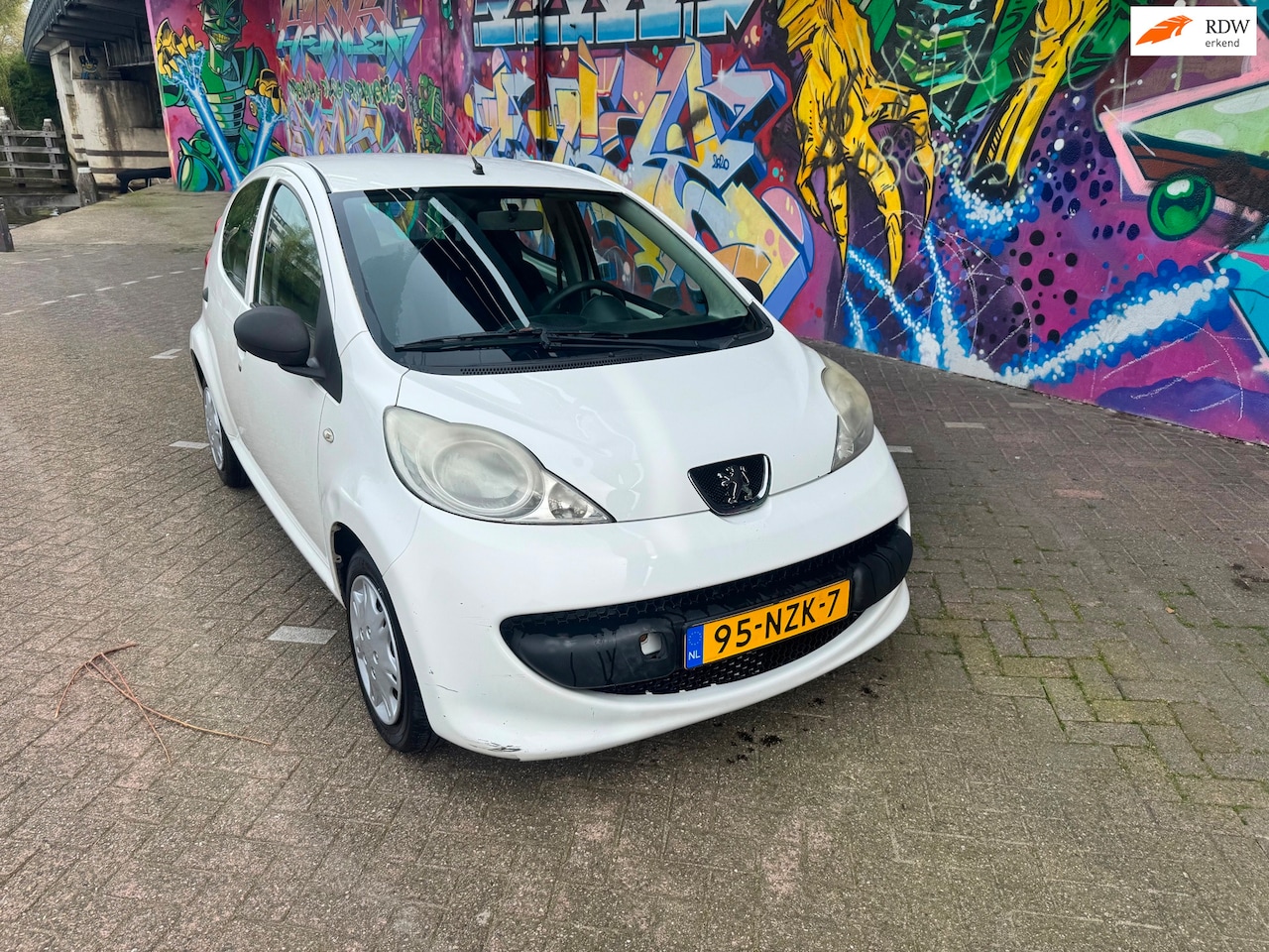 Peugeot 107 - 1.0-12V XR 5 deuren stereo rijd heerlijk geen optie's erop is helaas basic uitvoering 188 - AutoWereld.nl