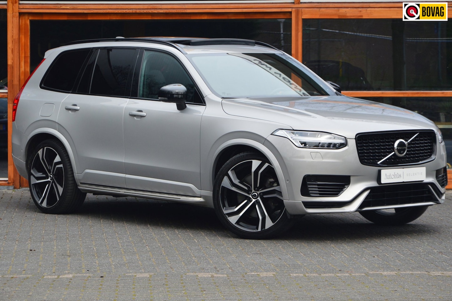 Volvo XC90 - T8 Hybride AWD Plus Dark LONG RANGE | Luchtvering | Head-Up | Panoramadak | 360° Camera |T - AutoWereld.nl