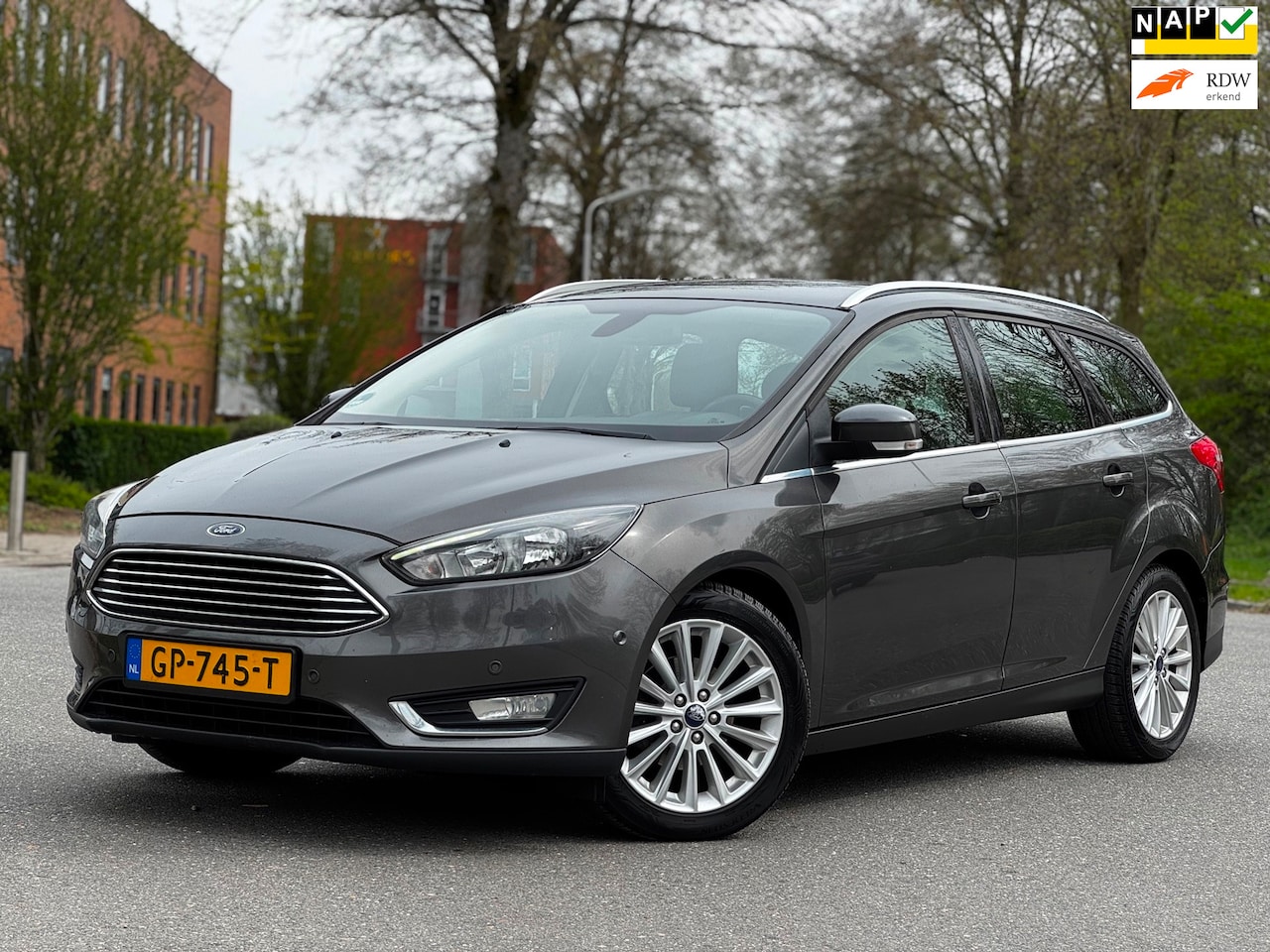 Ford Focus Wagon - 1.0 Titanium Edition|btw auto|NW SCHIJVEN EN REMMEN RONDOM - AutoWereld.nl