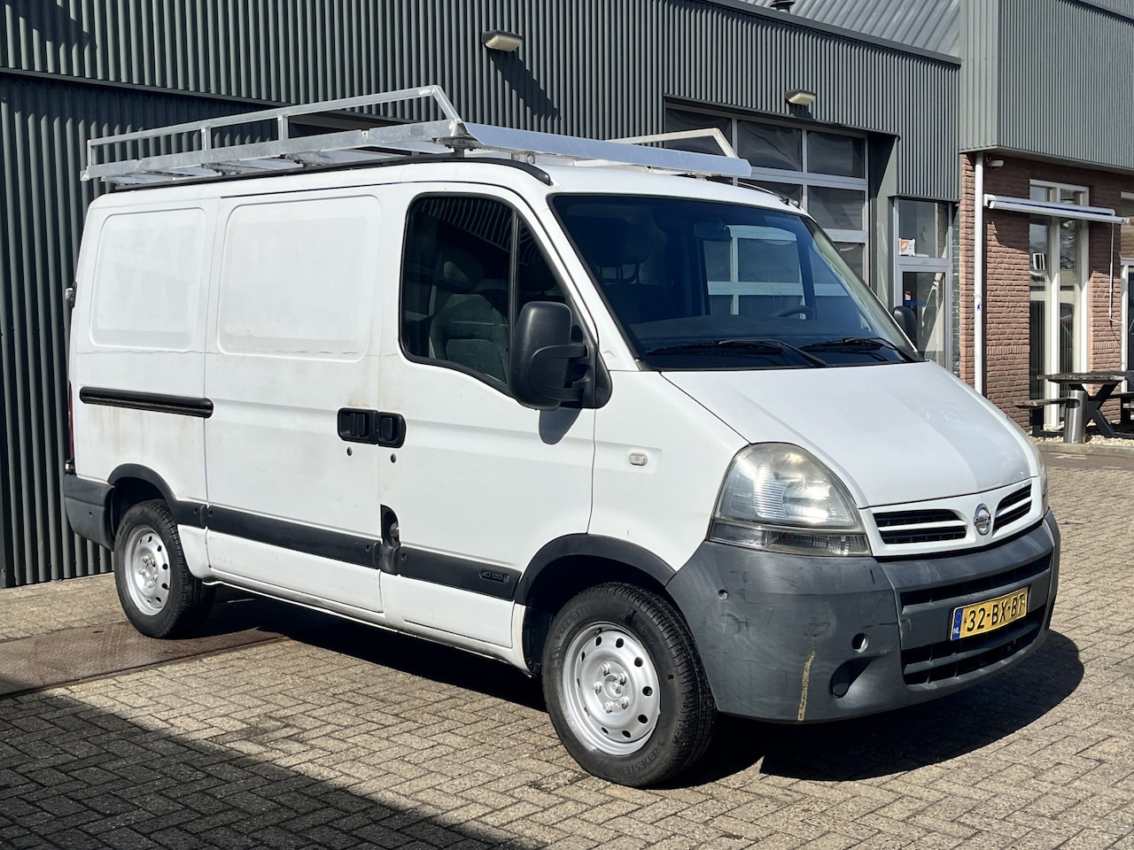 Nissan Interstar - 2.5dCi Imperiaal Trekhaak 2000kg trekgewicht Elektrische ramen 3-Persoons Bpm vrij voor pa - AutoWereld.nl