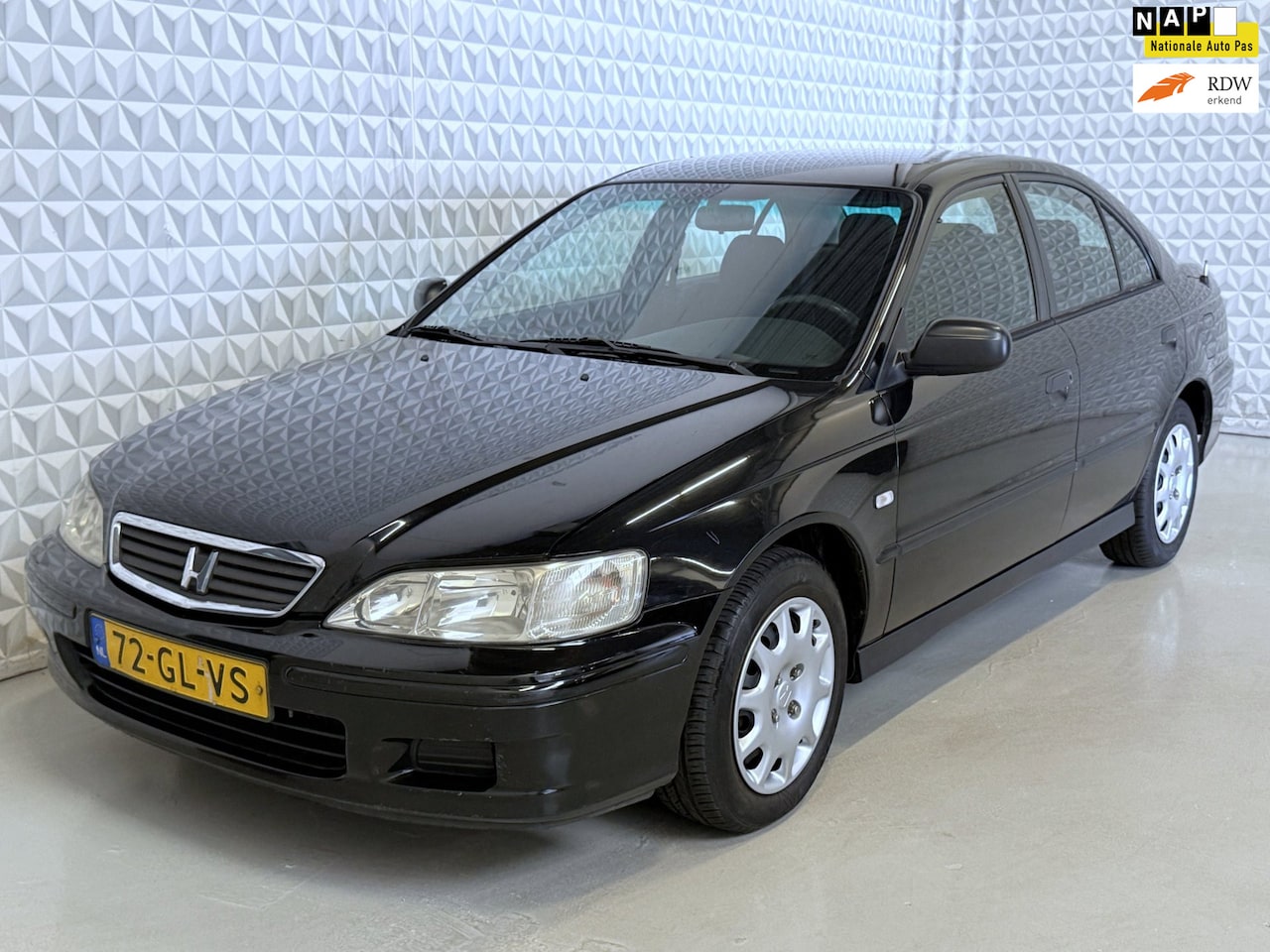 Honda Accord - 2.0i LS Sedan AUTOMAAT met AIRCO én APK (2001) - AutoWereld.nl