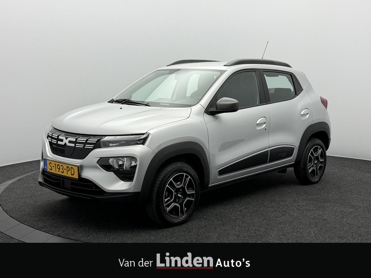 Dacia Spring - Expression 27 kWh SOH 94,7% | 10000KM | Camera | Carplay&Android | Navigatie | Leer - AutoWereld.nl