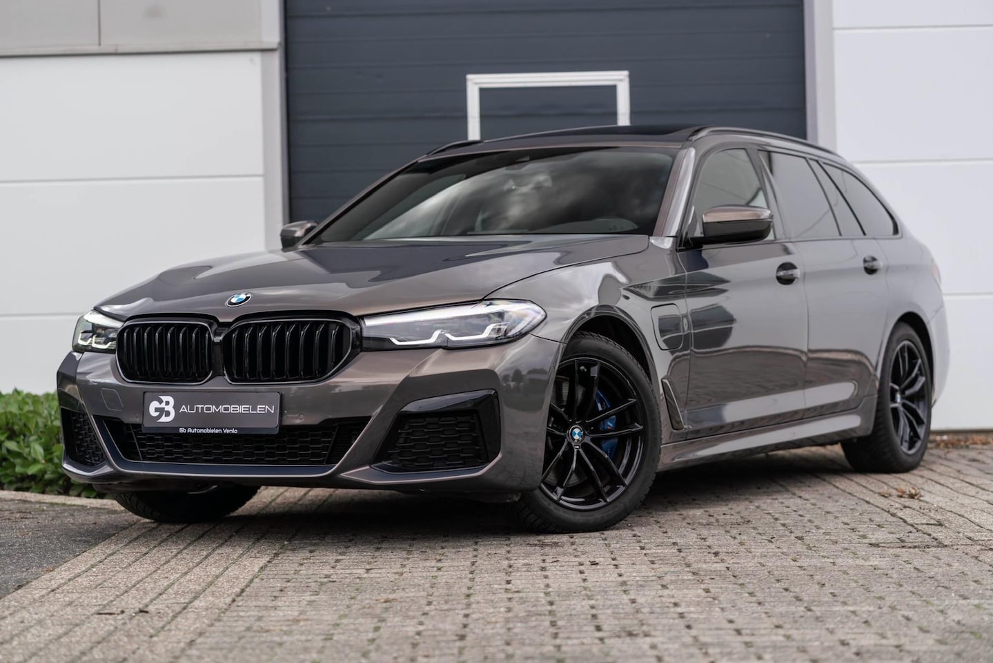 BMW 5-serie Touring - 530e xDrive Executive M-Pakket Pano - AutoWereld.nl