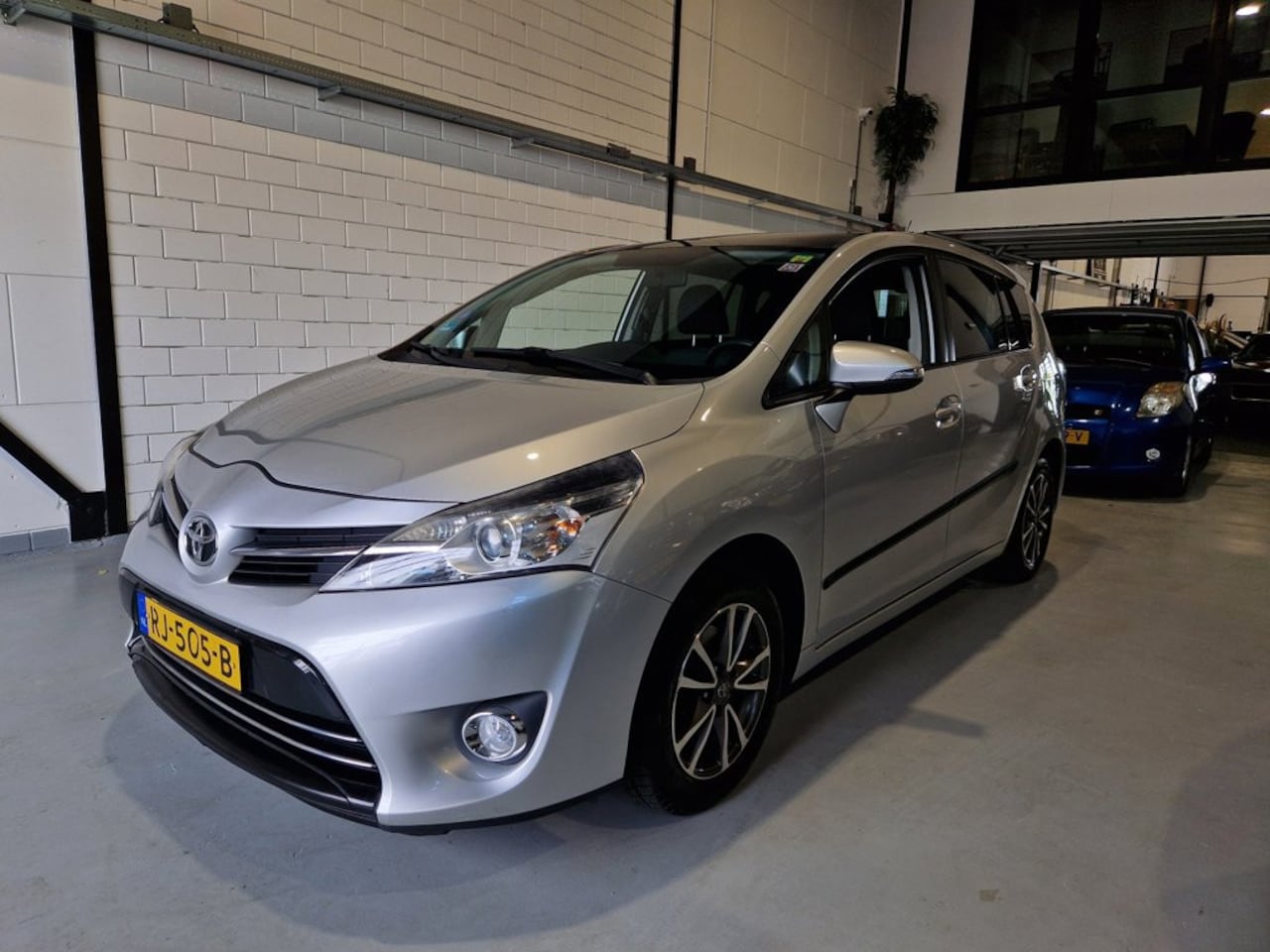 Toyota Verso - 1.8 VVT-i Automaat Pano Trekhaak Navi - AutoWereld.nl