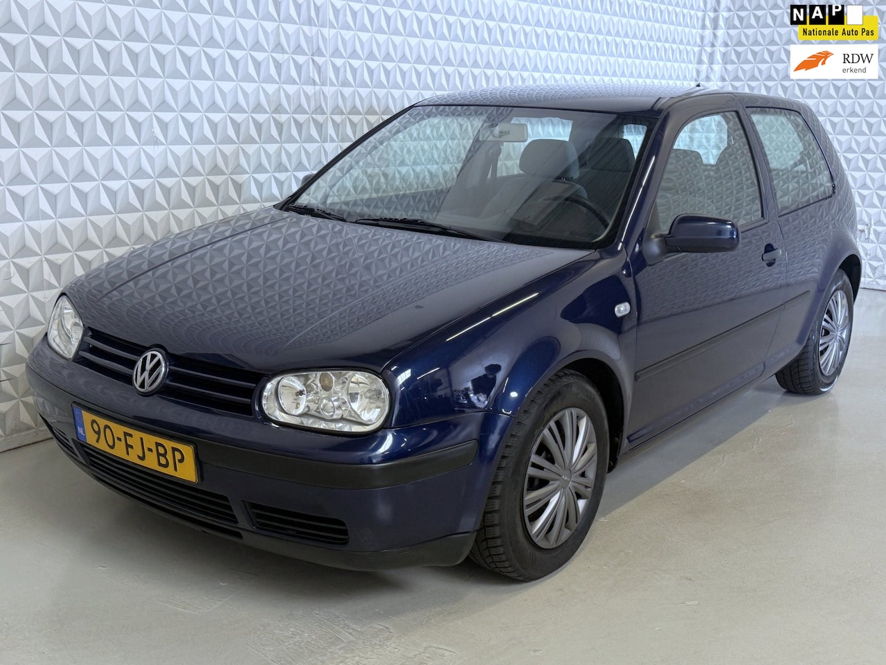 Volkswagen Golf - 1.6 Trendline in prima staat! 180.000km (2000) - AutoWereld.nl