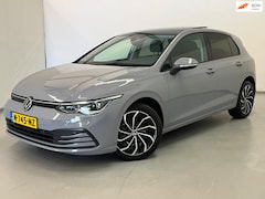 Volkswagen Golf - 2.0 TDI / Pano / BTW / CarPlay / Stoelverwarming