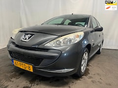 Peugeot 206 - 1.1 Accent - Front Schade