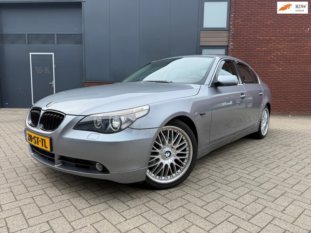BMW 5-serie - 525D High Executive AUTOMAAT/SCHUIFDAK/XENON/MEMORY/NAVIGATIE/DEALER ONDERHOUDEN/RIJDT EN - AutoWereld.nl