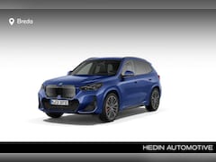 BMW iX1 - eDrive20 67 kWh M Sport Edition M Sport Pro | 20 inch | Premium Pack | M Portimao Blau