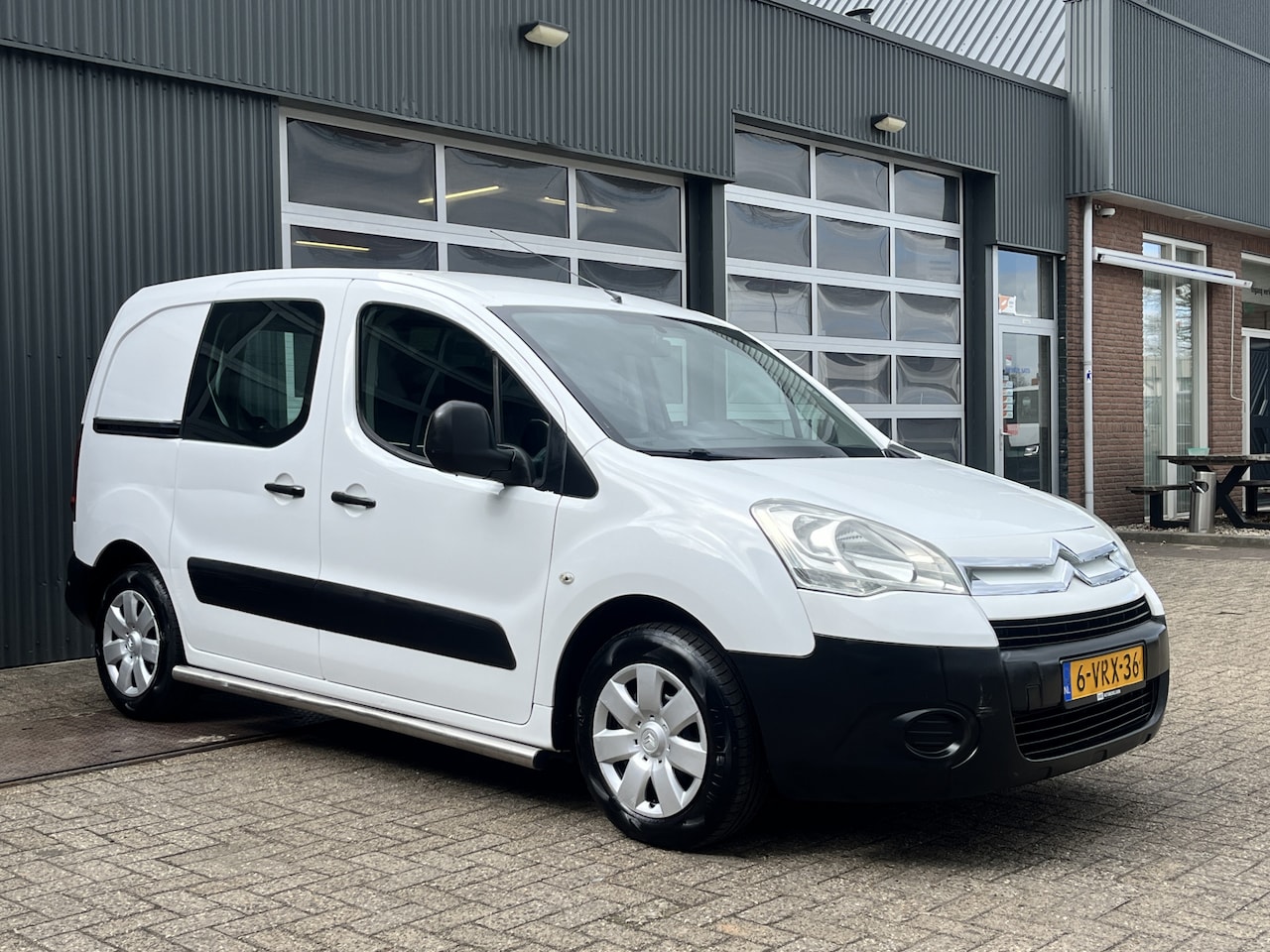 Citroën Berlingo - 1.6 HDIF Airco 3-Persoons Schuifdeur Sitebars Euro 4 Parrot Elektrische ramen Bpm vrij voo - AutoWereld.nl
