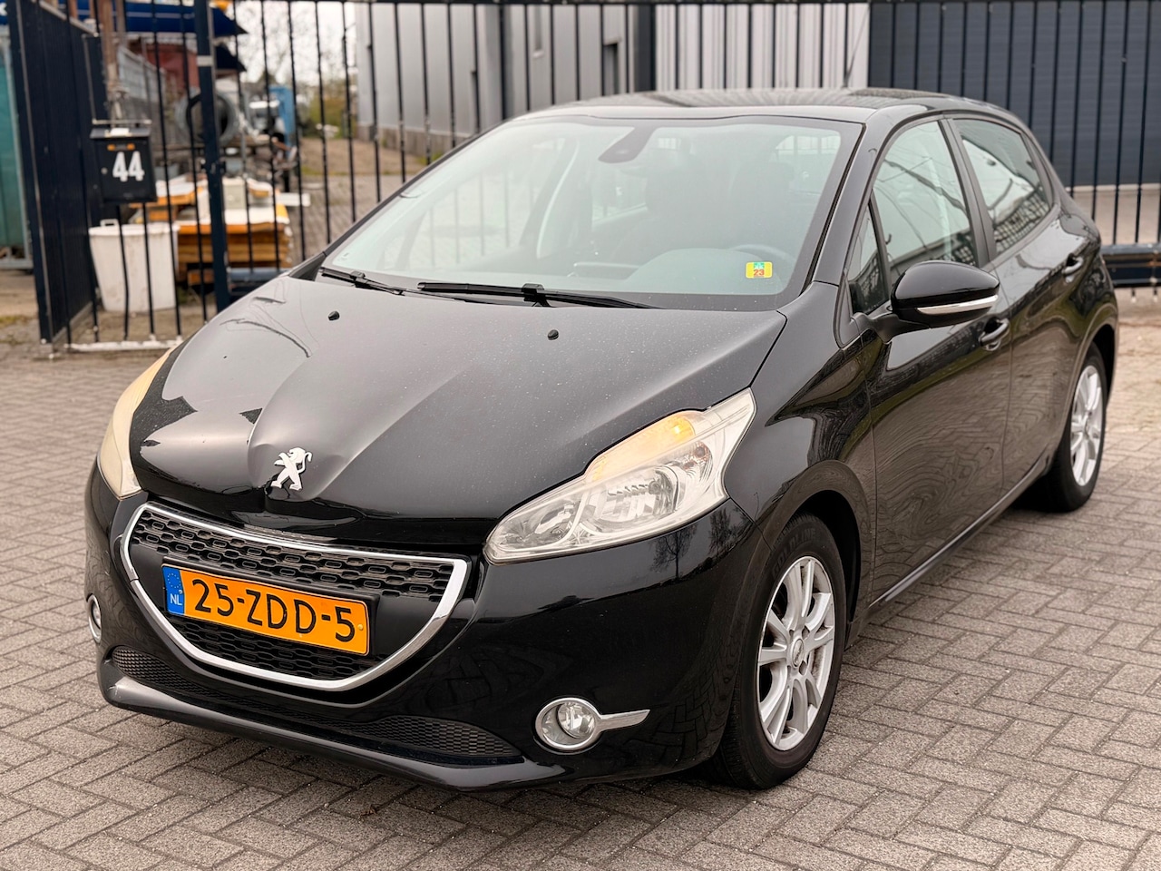 Peugeot 208 - 1.2 VTi Active Clima Navi - AutoWereld.nl