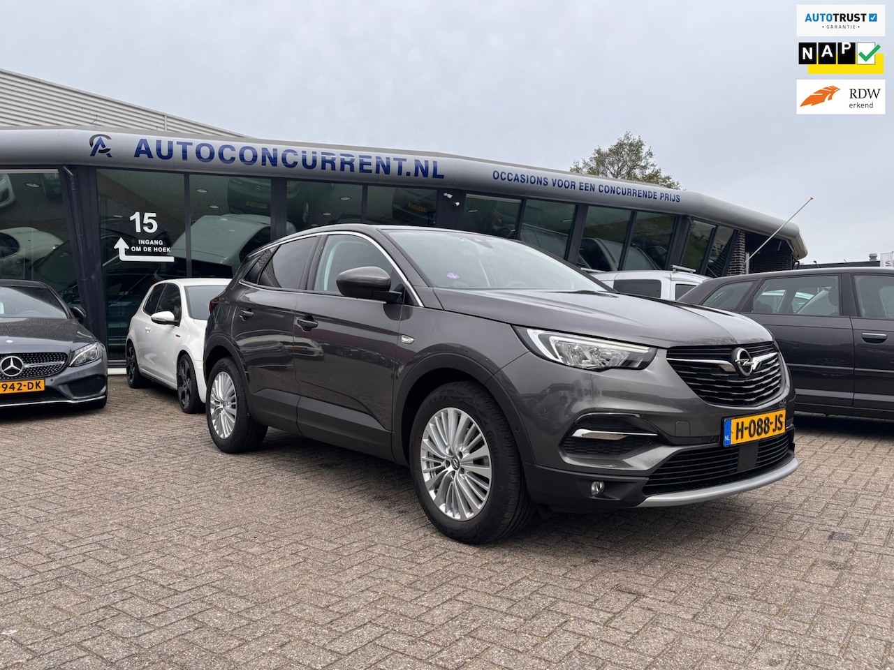 Opel Grandland X - 1.2 Turbo Innovation 1.2 Turbo Innovation, Automaat, Carplay, Inruil mogelijk - AutoWereld.nl
