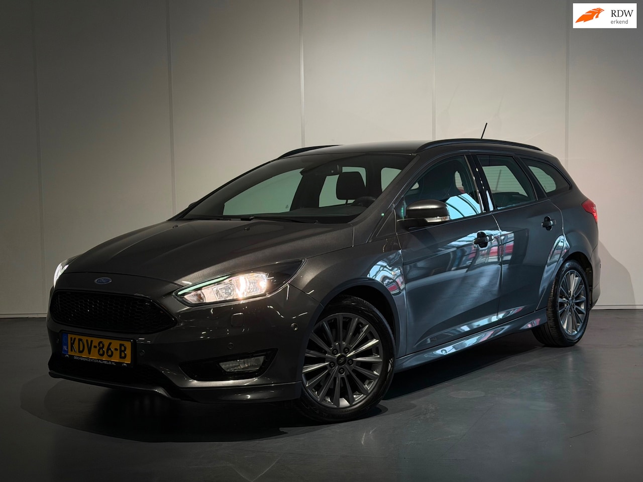 Ford Focus Wagon - 1.5 EcoBoost ST Line Business /Climate/Cruise/PDC/CarPlay/LED/Keyless/NAVI/LMV - AutoWereld.nl