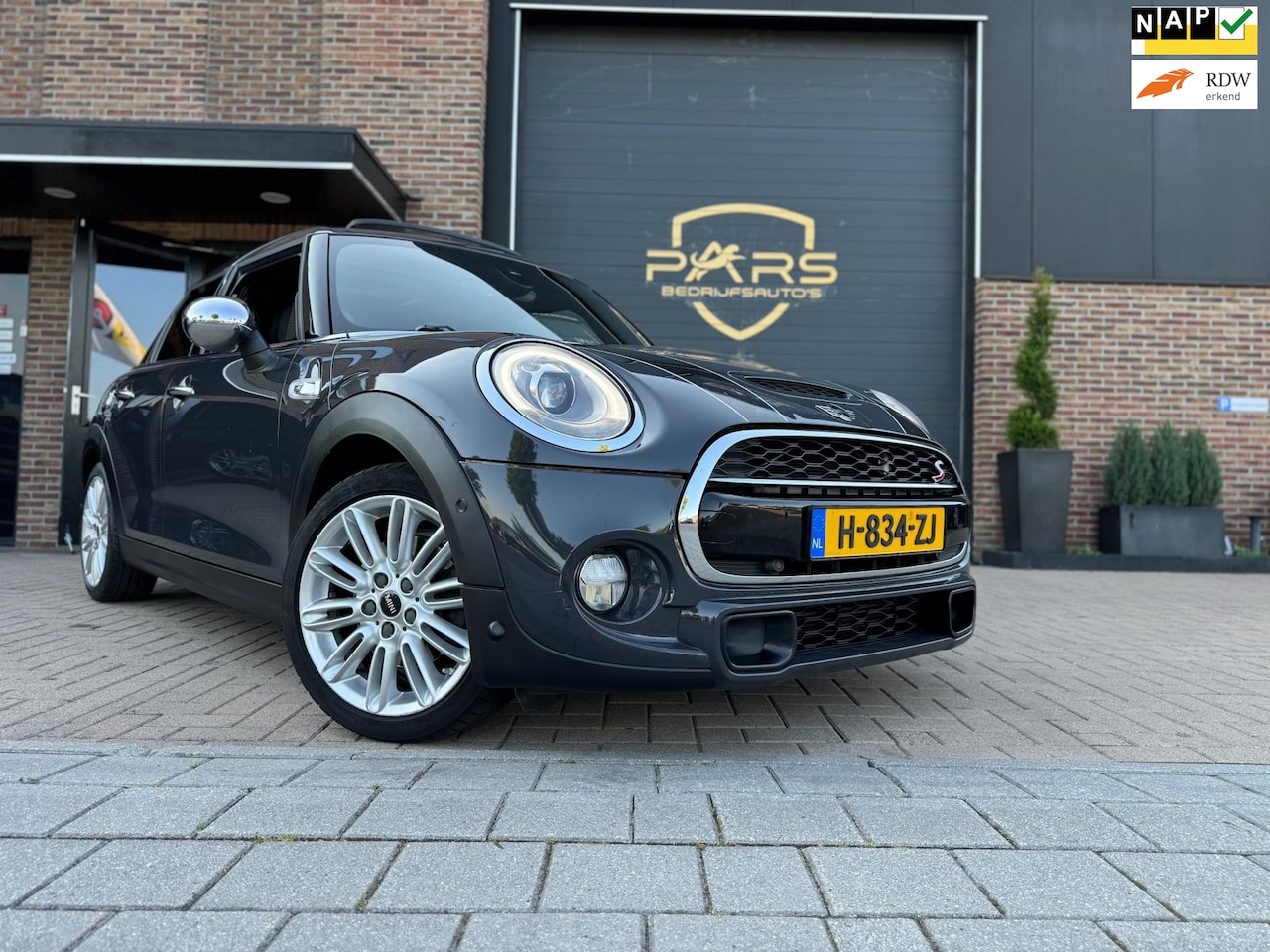 MINI Cooper S - Mini 2.0 Chili Serious Business 192PK Automaat Panorama dak Airco navi cruise control keyl - AutoWereld.nl