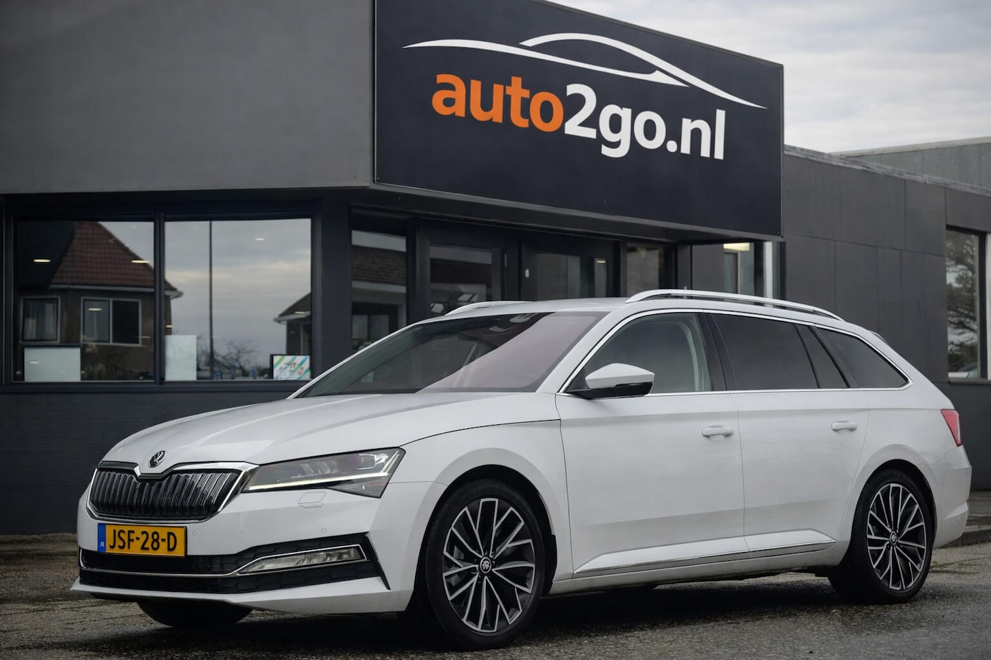 Skoda Superb Combi - 1.4 TSI iV AUT6 LAURIN & KLEMENT 94D.KM! PANODAK LEDER NAVI CAMERA VIRTUAL-DASH APPLE-CARP - AutoWereld.nl