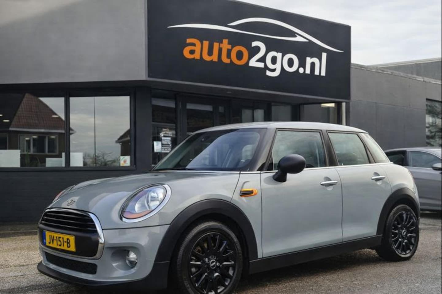 MINI Mini - 1.5D 4Drs BUSINESS EDITION SPORTLEDER NAVI PARKPILOT DIGI-DASH APPLE-CARPLAY LED LMV PDC - AutoWereld.nl