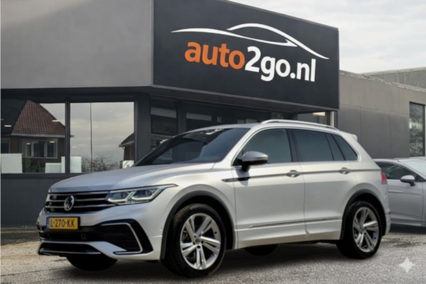 Volkswagen Tiguan - 1.5 TSI AUT7 3X R-LINE + NW-MODEL PANODAK NAVI DIGI-DASH PARK-ASSIST LED LMV PDC - AutoWereld.nl