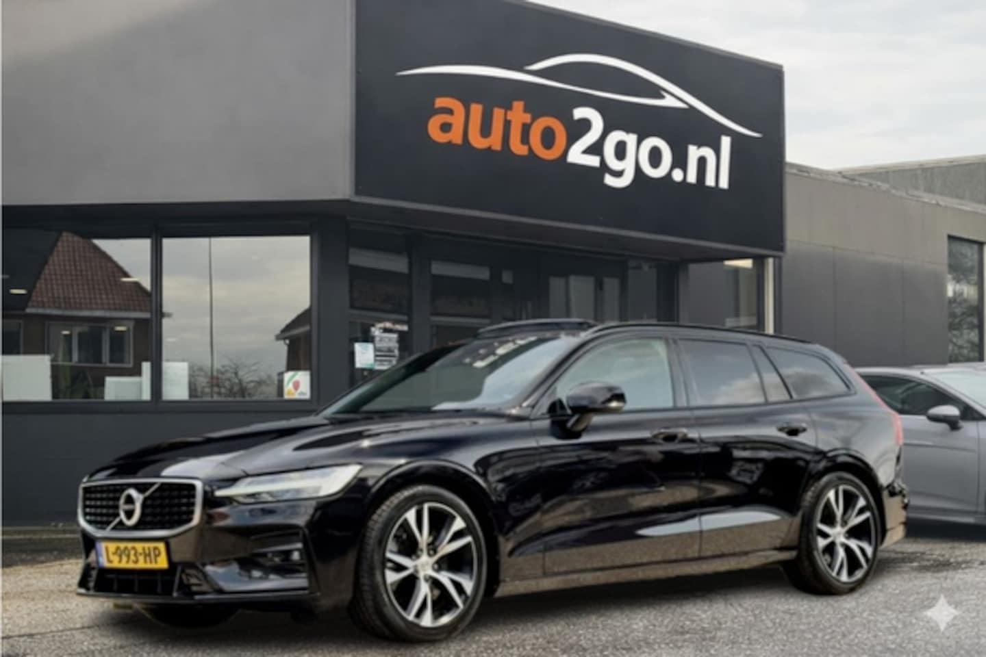 Volvo V60 - 2.0 T5 R-DESIGN 251PK AUT8 PANODAK LEDER NAVI CAMERA APPLE-CARPLY LED LMV PDC - AutoWereld.nl