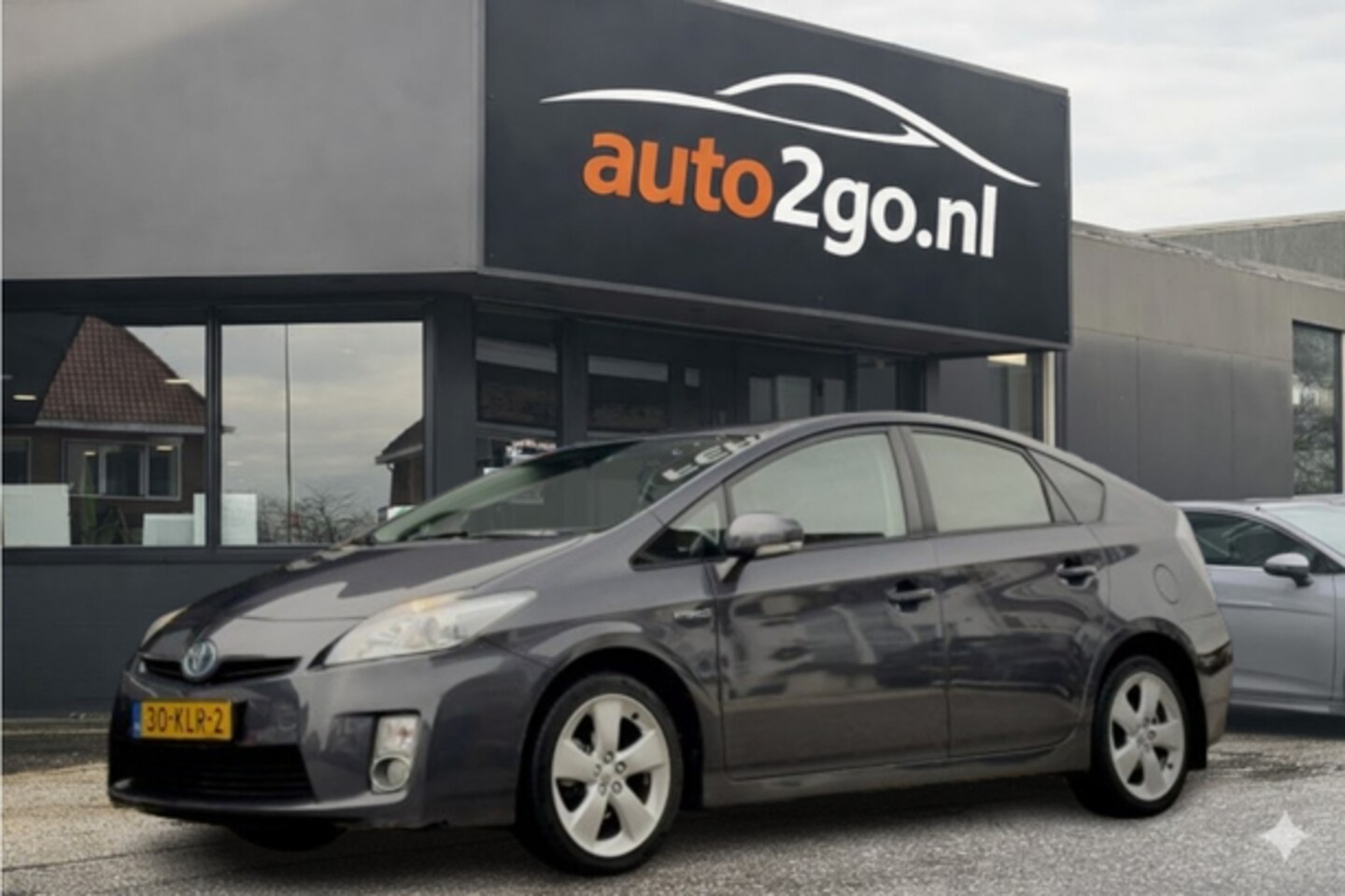 Toyota Prius - 1.8 ASPIRATION AUT NAVI AIRCO HEAD-UPP LED LMV PDC - AutoWereld.nl