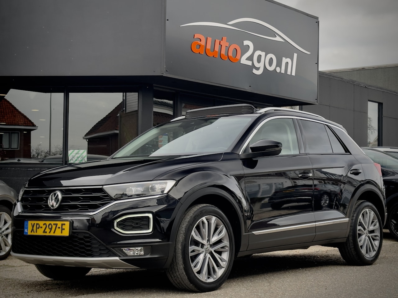 Volkswagen T-Roc - 1.5 TSI AUT7 SPORT PANODAK LEDER NAVI CAMERA DIGI-DASH APPLE-CARPLAY LED LMV PDC - AutoWereld.nl