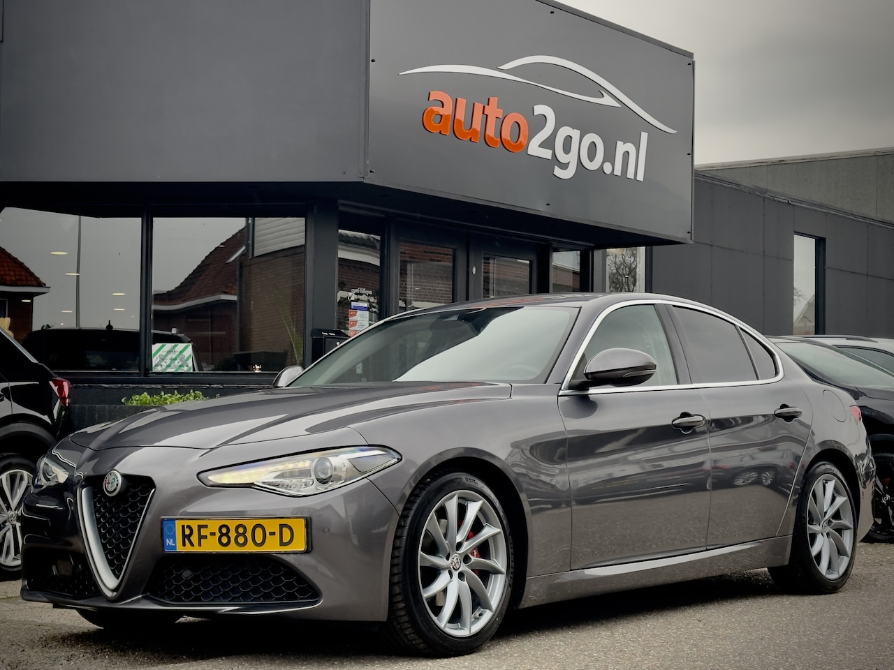 Alfa Romeo Giulia - 2.2 SUPER 180PK Aut8 LEDER NAVI AIRCO LED LMV PDC - AutoWereld.nl