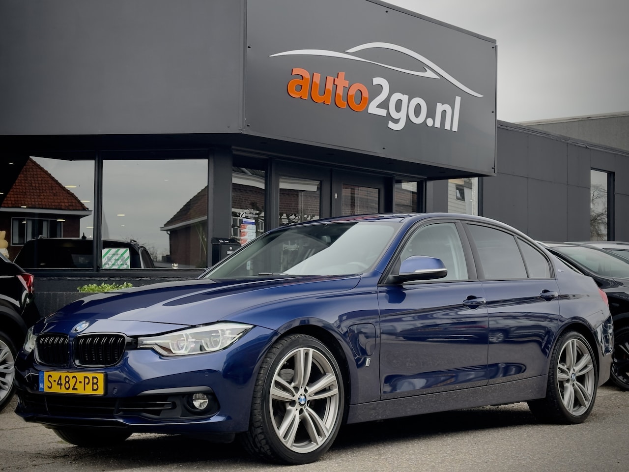 BMW 3-serie - 330e AUT8 M-SPORT HIGH EXECUTIVE LEDER NAVI SPORT-INT AIRCO LED LMV PDC - AutoWereld.nl