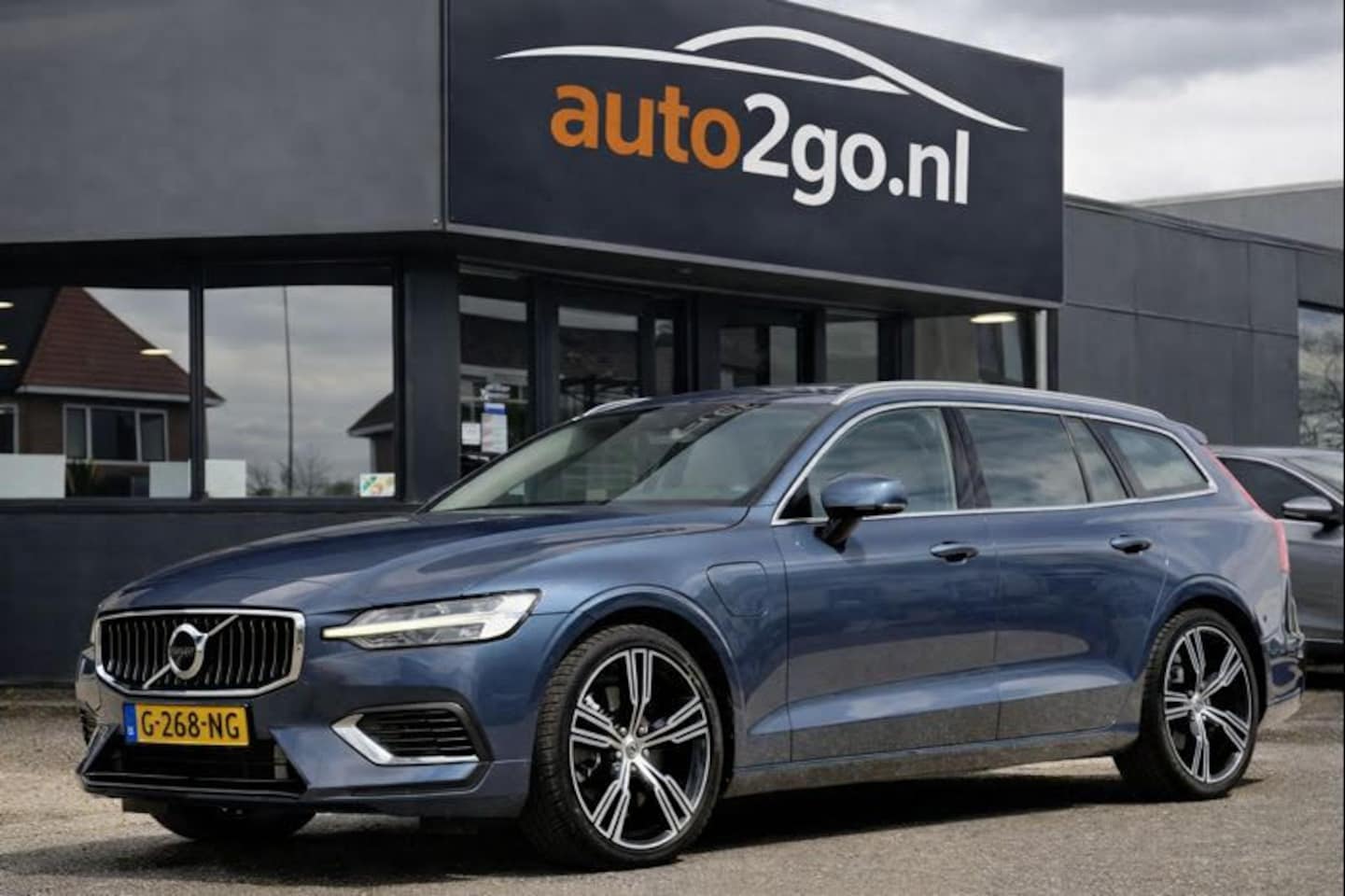 Volvo V60 - 2.0 T8 AUT8 TWIN ENGINE AWD INSCRIPTION 304PK. PANODAK LEDER NAVI CAMERA DIGI-DASH APPLE-C - AutoWereld.nl