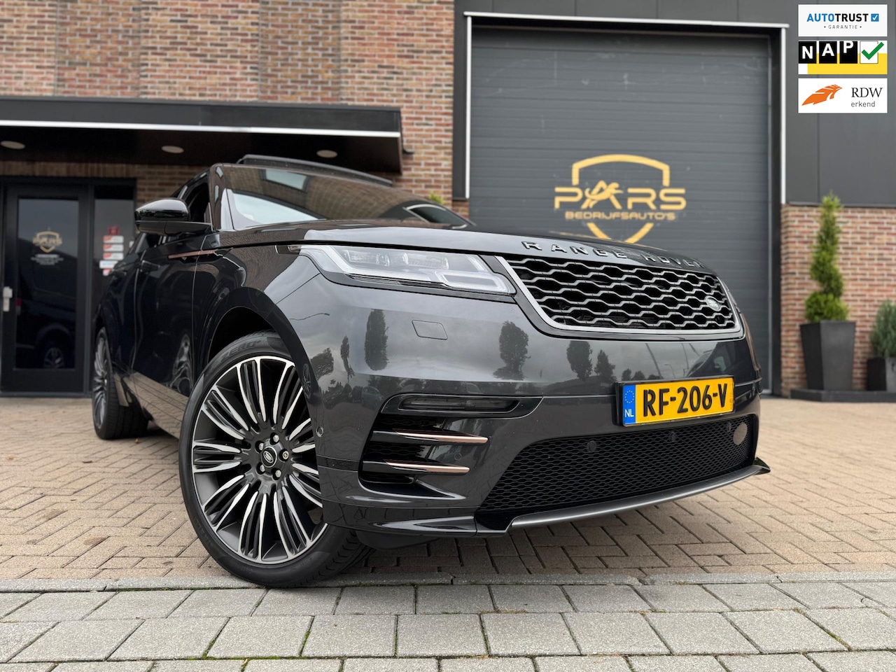 Land Rover Range Rover Velar - 3.0 V6 AWD R-Dynamic HSE 4x4 301PK Bom Volle!!! - AutoWereld.nl