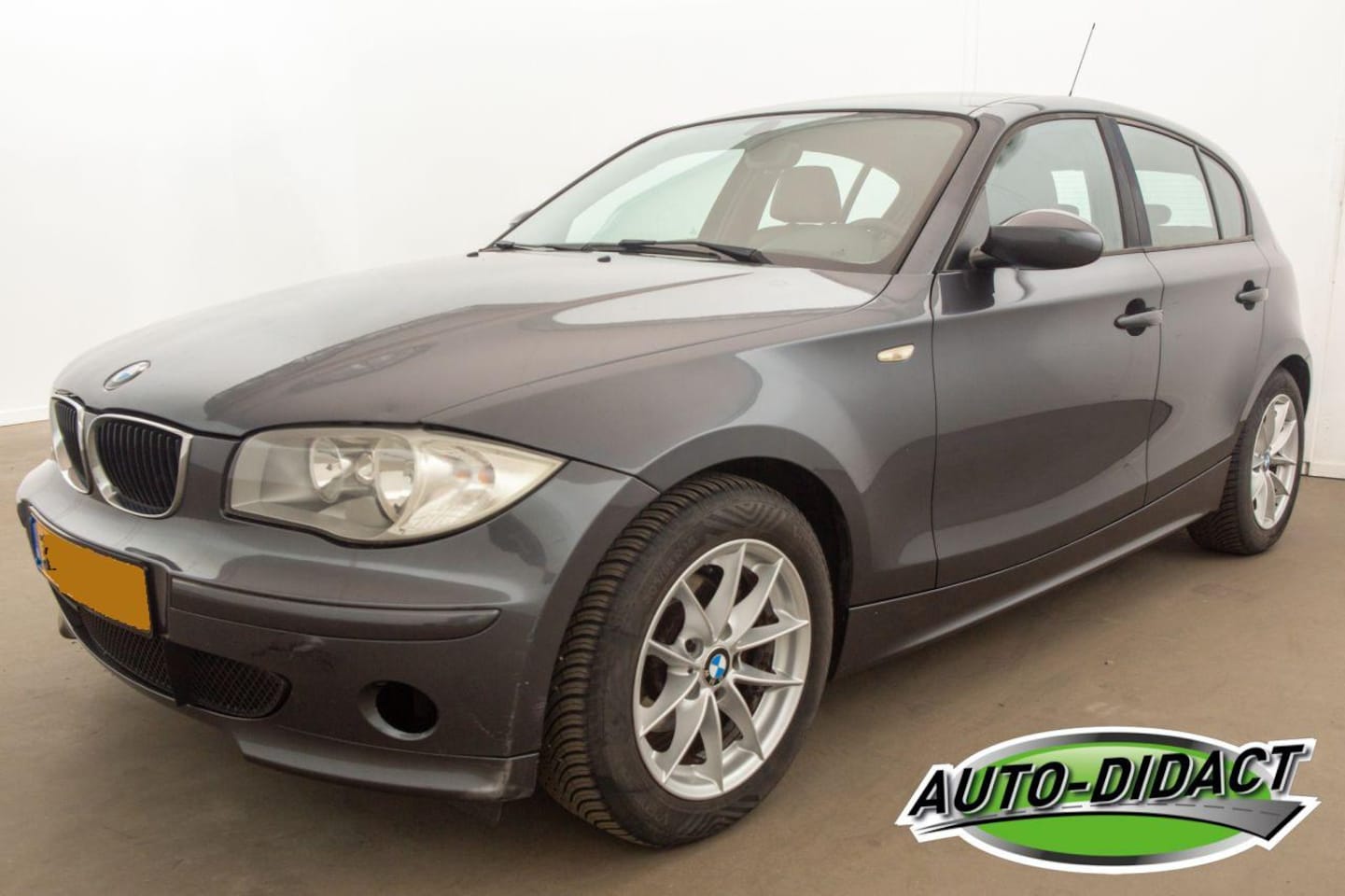 BMW 1-serie - 116i Airco Leder Business Line - AutoWereld.nl