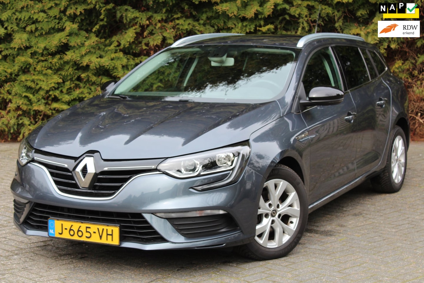 Renault Mégane Estate - 1.3 TCe Limited 140PK Automaat | Trekhaak | Parkeersensoren | Navigatie | Climate Control - AutoWereld.nl