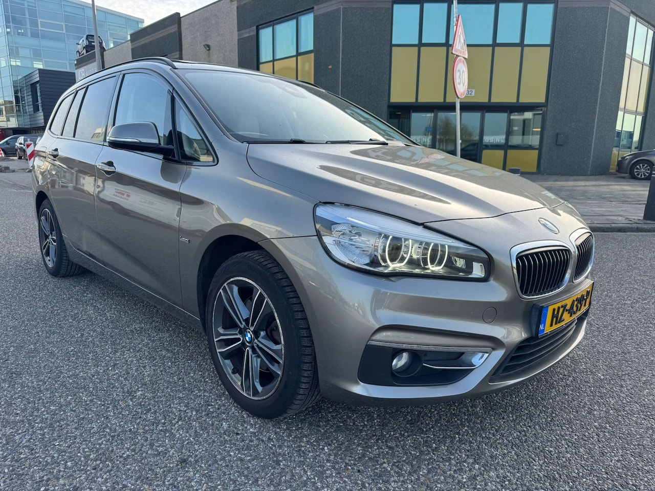 BMW 2-serie Gran Tourer - 218i Luxury AUT PANO LEDER PDC ECC - AutoWereld.nl